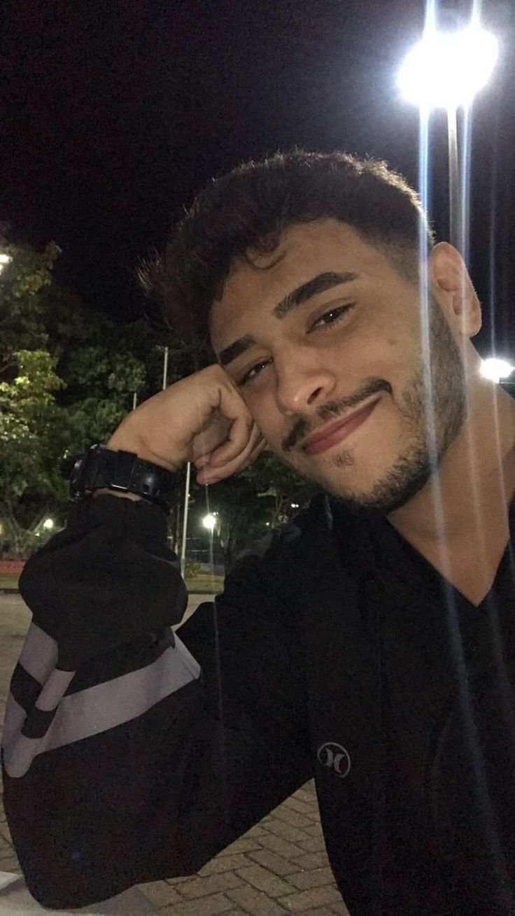 <em>Jhony Paez B.</em>